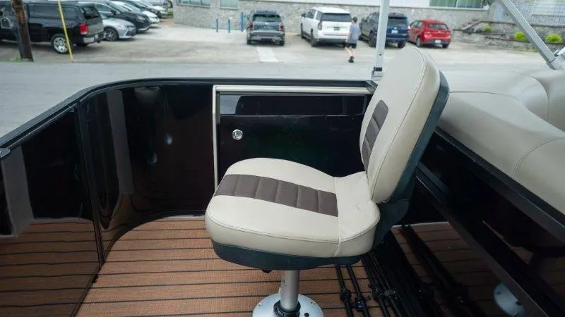 Slide: The Image of Bentley Pontoons 200 4 Fish 2023 - 32