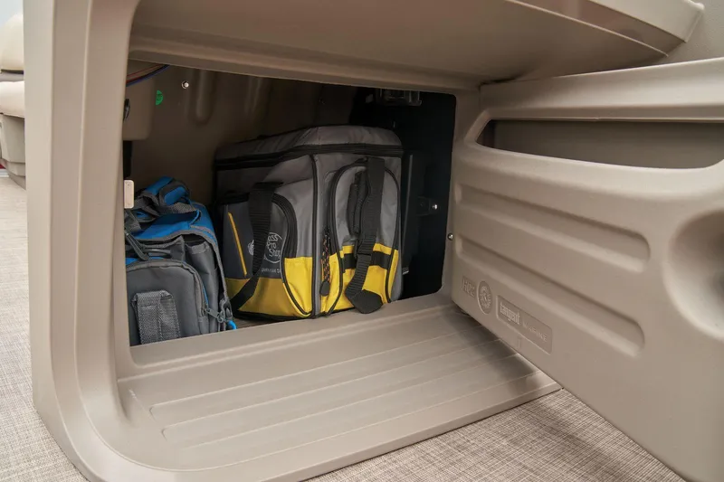 Slide: The Image of Sun Tracker Party Barge 18 DLX 2025 - 33