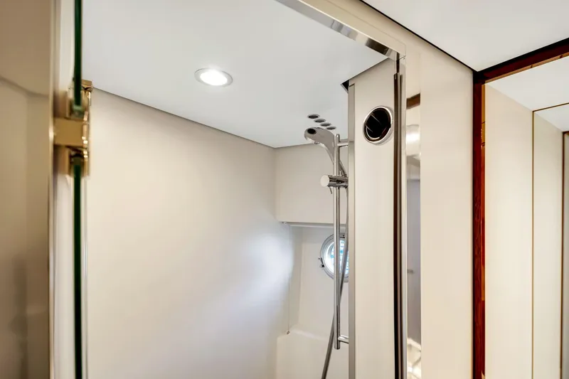 Slide: The Image of Azimut Fly 60 2022 - 50