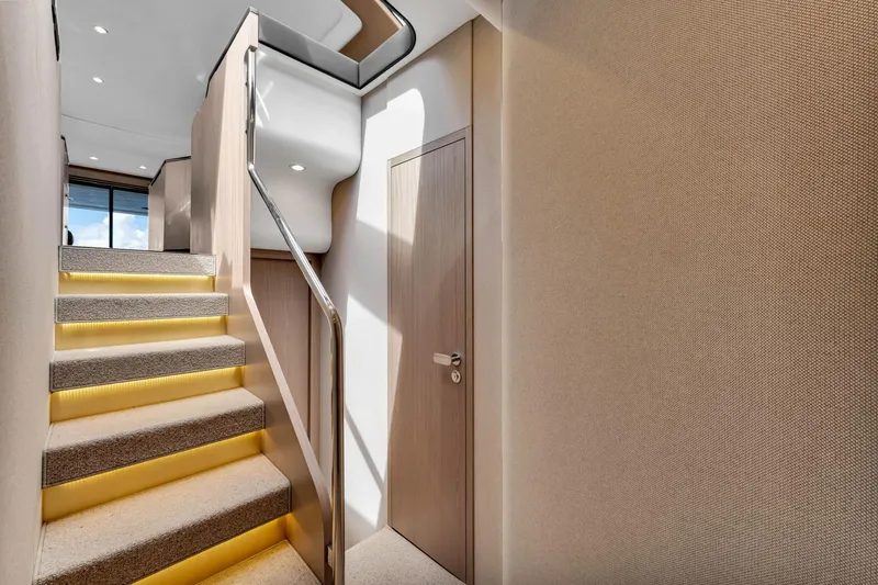 Slide: The Image of Azimut Fly 60 2022 - 51