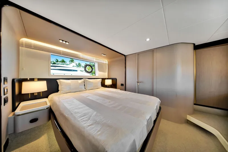 Slide: The Image of Azimut Fly 60 2022 - 52