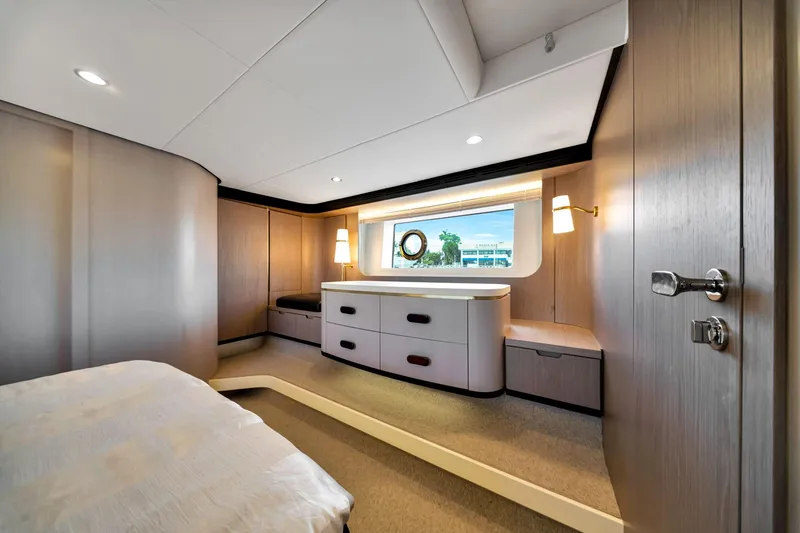 Slide: The Image of Azimut Fly 60 2022 - 53