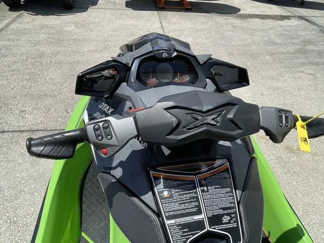 Slide: The Image of Sea-Doo GTR 2017 - 10