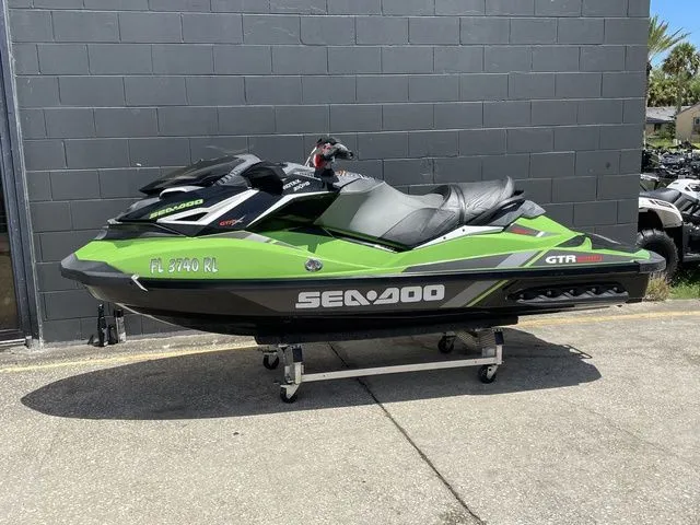 Slide: The Image of Sea-Doo GTR 2017 - 3