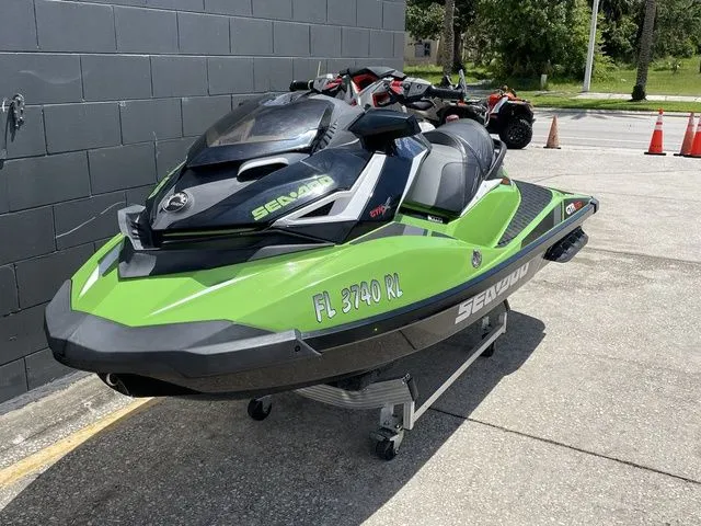 Slide: The Image of Sea-Doo GTR 2017 - 5