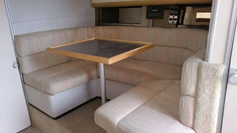 Slide: The Image of Bayliner Avanti 3255 Sunbridge 1989 - 10