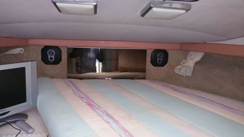 Slide: The Image of Bayliner Avanti 3255 Sunbridge 1989 - 15