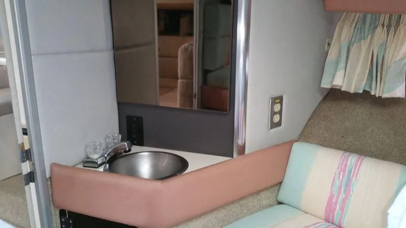 Slide: The Image of Bayliner Avanti 3255 Sunbridge 1989 - 17