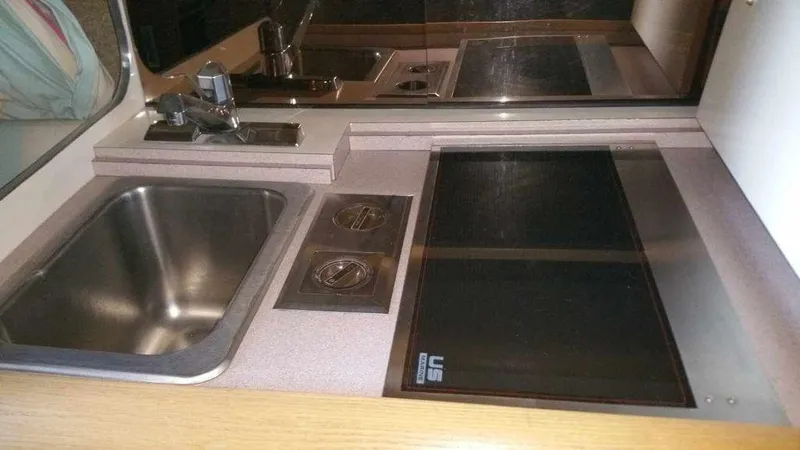 Slide: The Image of Bayliner Avanti 3255 Sunbridge 1989 - 7