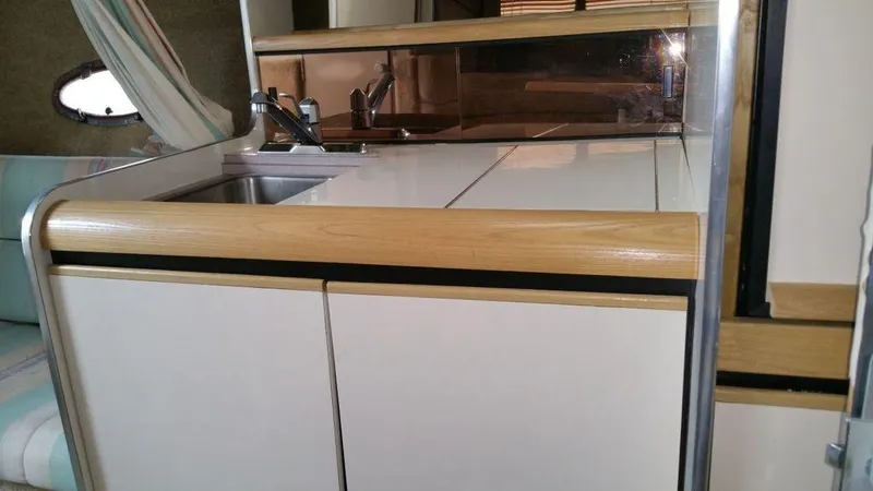 Slide: The Image of Bayliner Avanti 3255 Sunbridge 1989 - 8