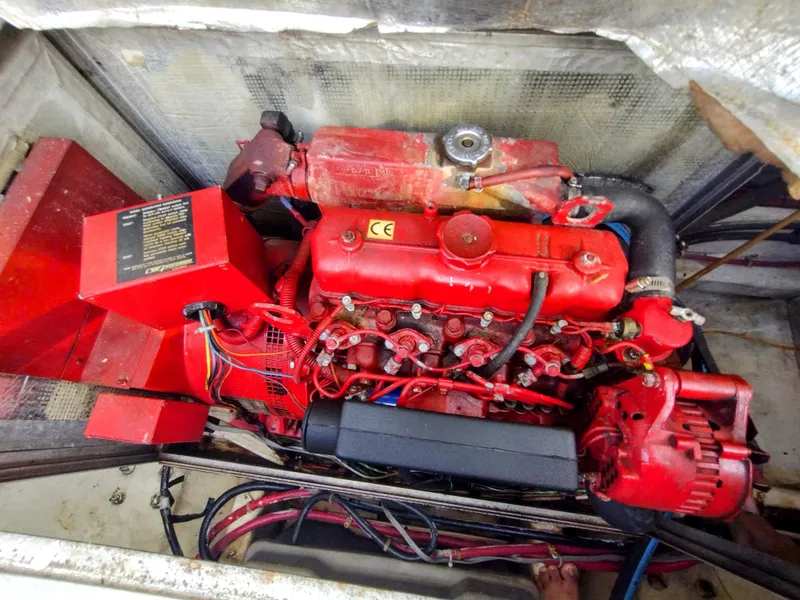 Slide: The Image of Red engine of a 1999 Maxum 4600 SCB boat, detailed view. - 18