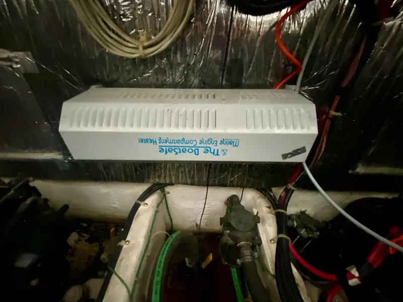 Slide: The Image of Engine compartment heater in a 1998 Maxum 3700 SCR boat. - 43