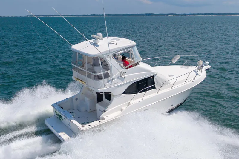 Slide: The Image of 2007 Silverton 38 Convertible yacht cruising on open water, creating a wake. - 2