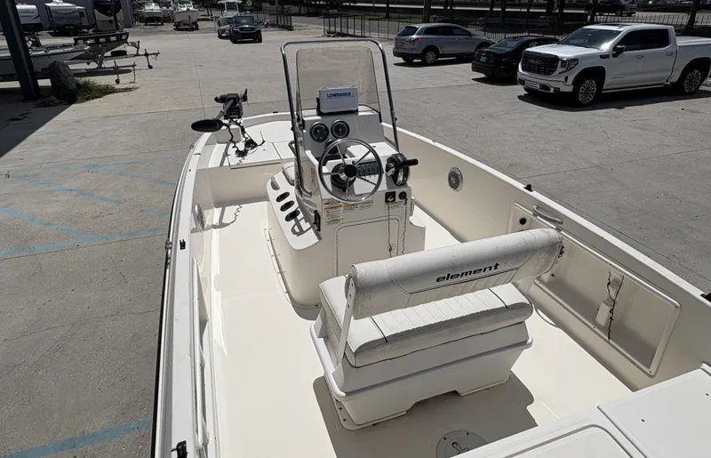 Slide: The Image of Bayliner Element 18 2016 - 10