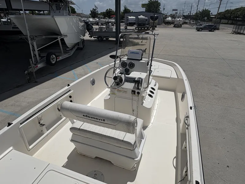 Slide: The Image of Bayliner Element 18 2016 - 3