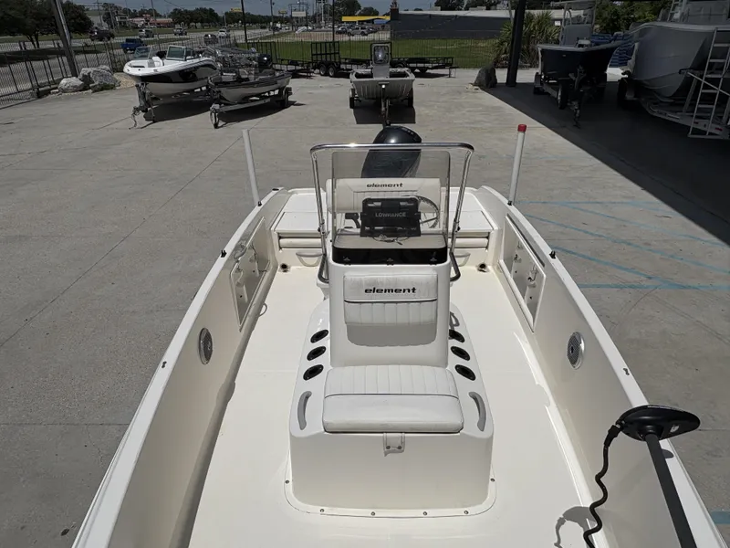 Slide: The Image of Bayliner Element 18 2016 - 5