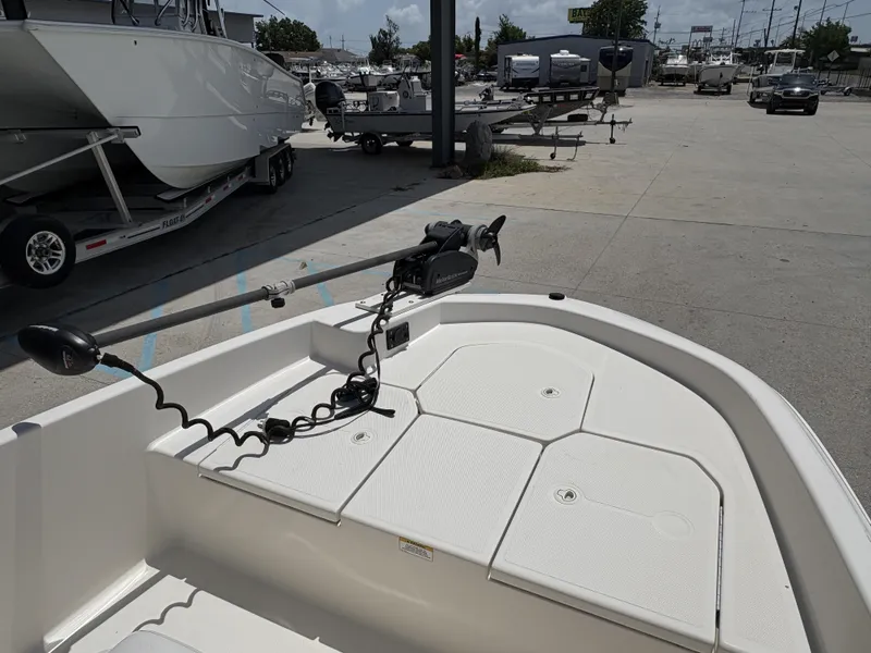 Slide: The Image of Bayliner Element 18 2016 - 6