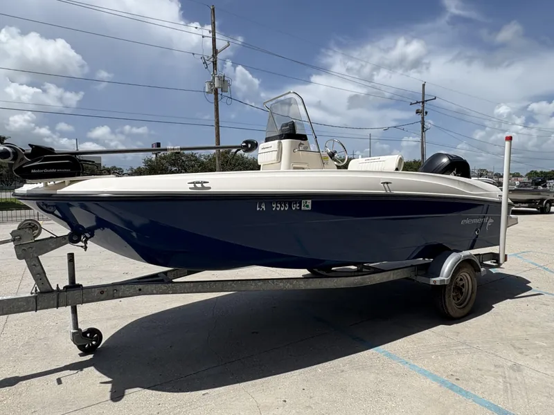 Slide: The Image of Bayliner Element 18 2016 - 7