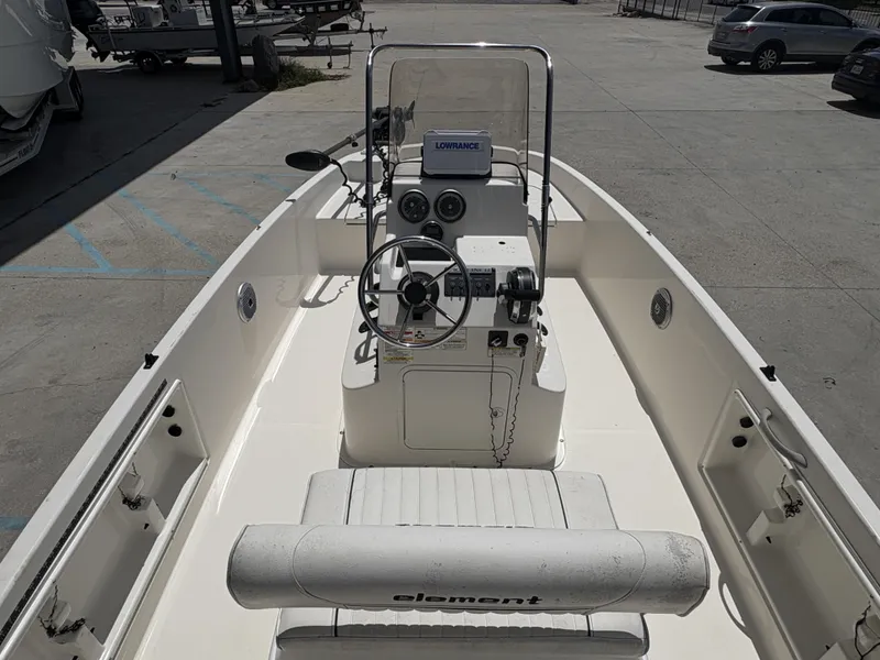 Slide: The Image of Bayliner Element 18 2016 - 9