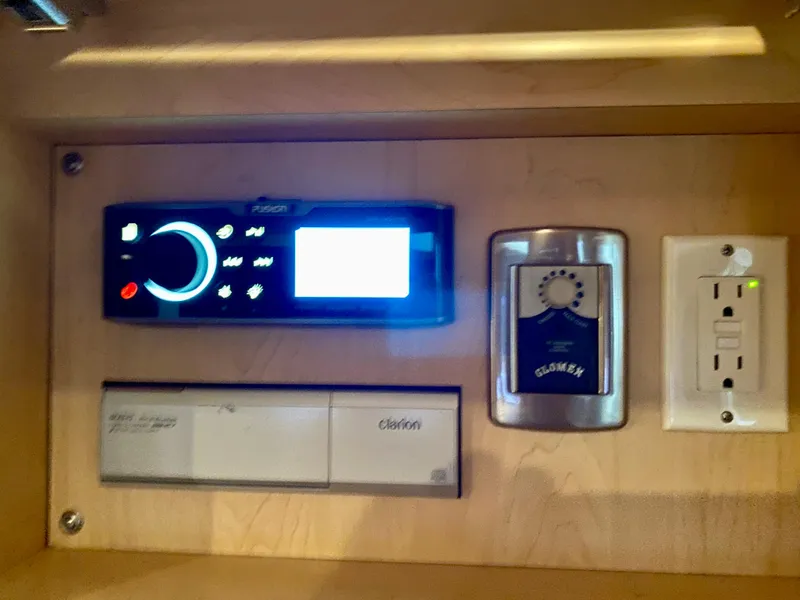 Slide: The Image of Control panel inside 2008 Sea Ray 38 Sundancer, featuring Fusion stereo and Glomex antenna controls. - 37
