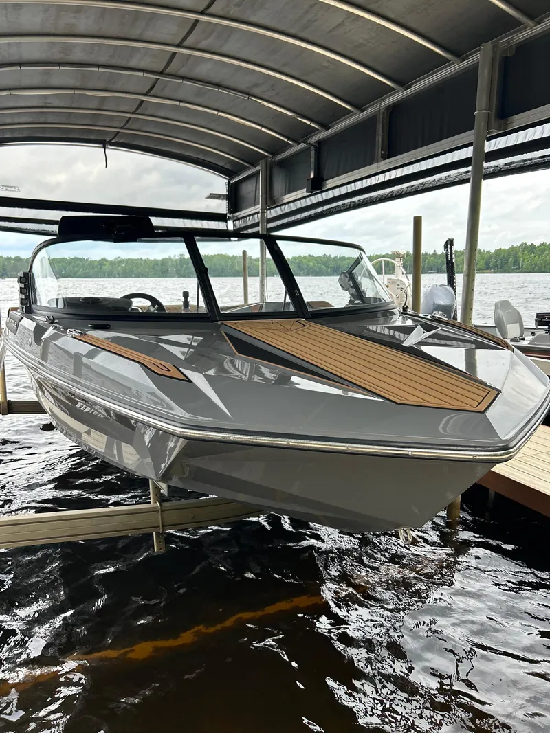 Slide: The Image of Nautique ski 200 2022 - 1