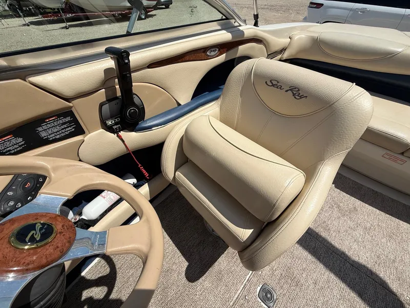 Slide: The Image of Sea Ray 210 Bow Rider 2000 - 16