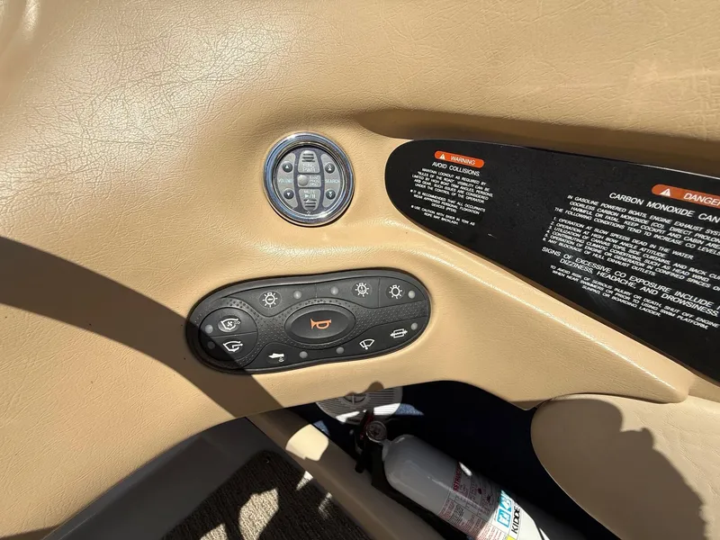 Slide: The Image of Sea Ray 210 Bow Rider 2000 - 20