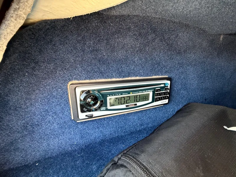 Slide: The Image of Sea Ray 210 Bow Rider 2000 - 22