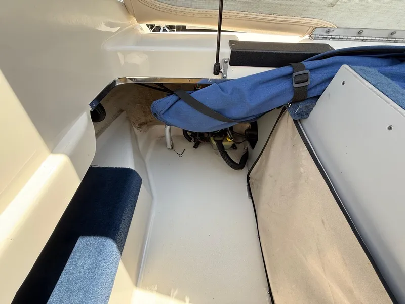 Slide: The Image of Sea Ray 210 Bow Rider 2000 - 25