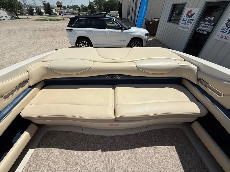 Slide: The Image of Sea Ray 210 Bow Rider 2000 - 26