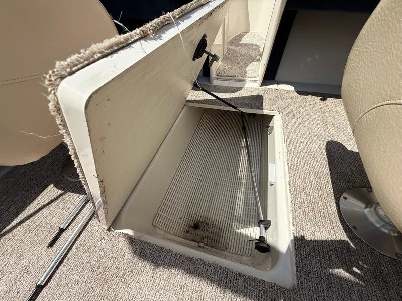 Slide: The Image of Sea Ray 210 Bow Rider 2000 - 28