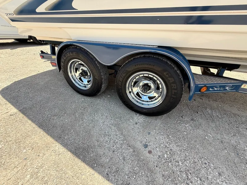 Slide: The Image of Sea Ray 210 Bow Rider 2000 - 29