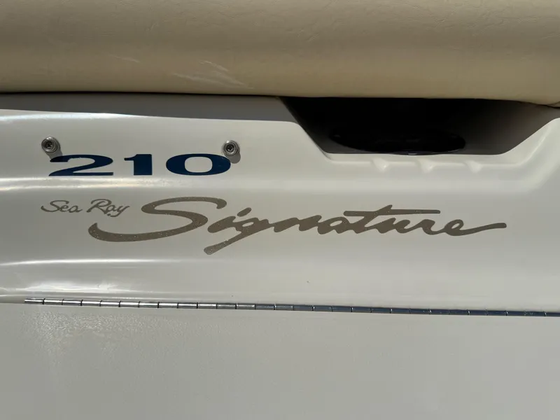 Slide: The Image of Sea Ray 210 Bow Rider 2000 - 8