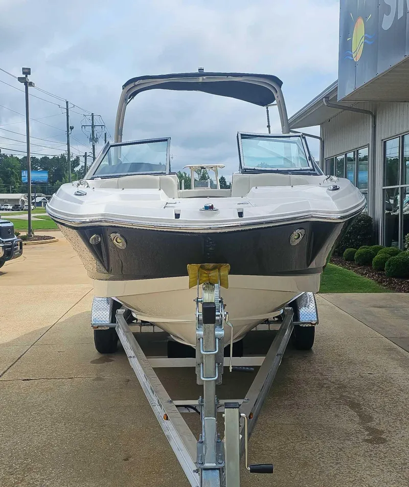 Slide: The Image of Chaparral 244 Sunesta 2017 - 4