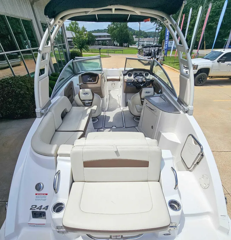 Slide: The Image of Chaparral 244 Sunesta 2017 - 9