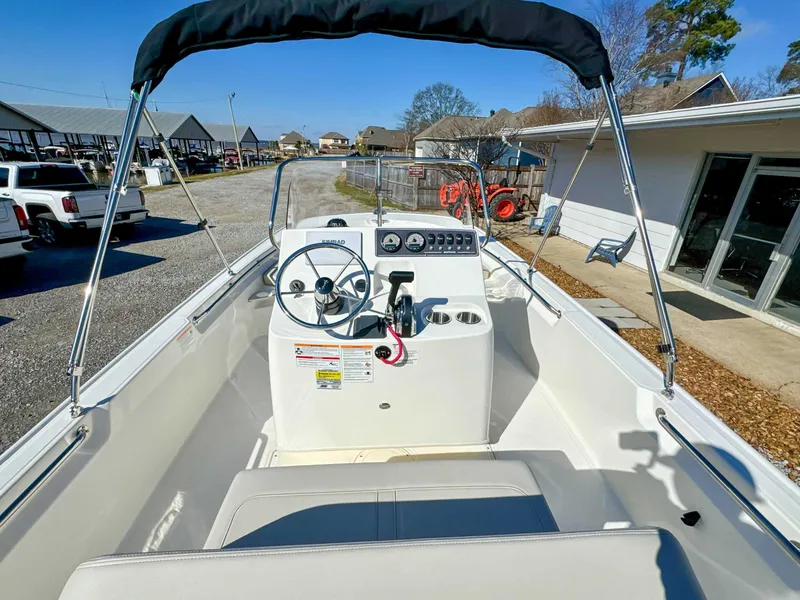 Slide: The Image of Boston Whaler 190 Montauk 2025 - 10