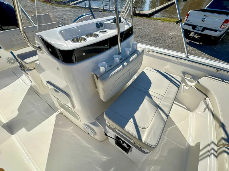Slide: The Image of Boston Whaler 190 Montauk 2025 - 11