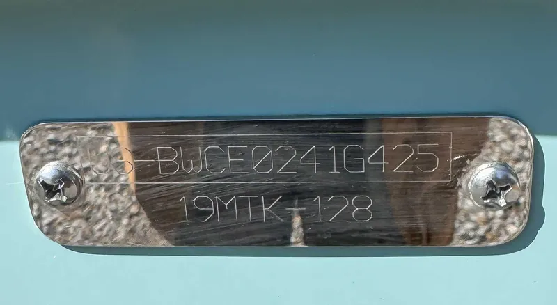 Slide: The Image of Boston Whaler 190 Montauk 2025 - 22