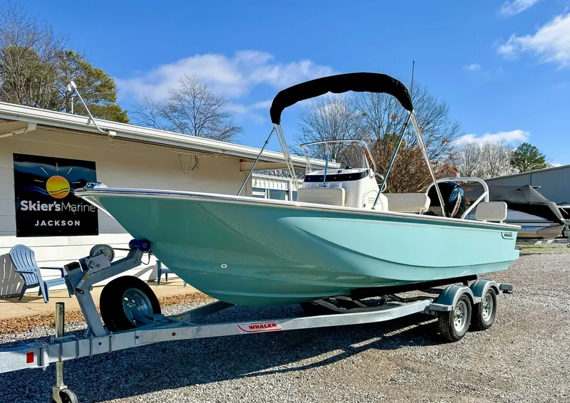 Slide: The Image of Boston Whaler 190 Montauk 2025 - 3