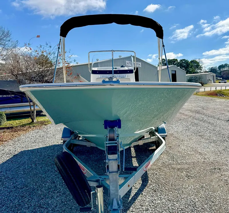 Slide: The Image of Boston Whaler 190 Montauk 2025 - 4