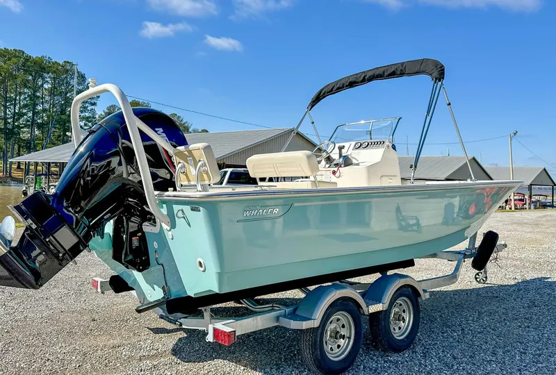 Slide: The Image of Boston Whaler 190 Montauk 2025 - 7