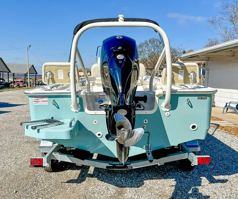 Slide: The Image of Boston Whaler 190 Montauk 2025 - 9