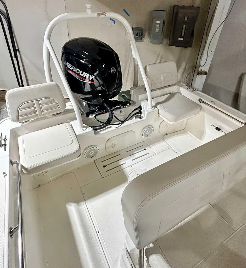 Slide: The Image of Boston Whaler 170 Montauk 2025 - 10