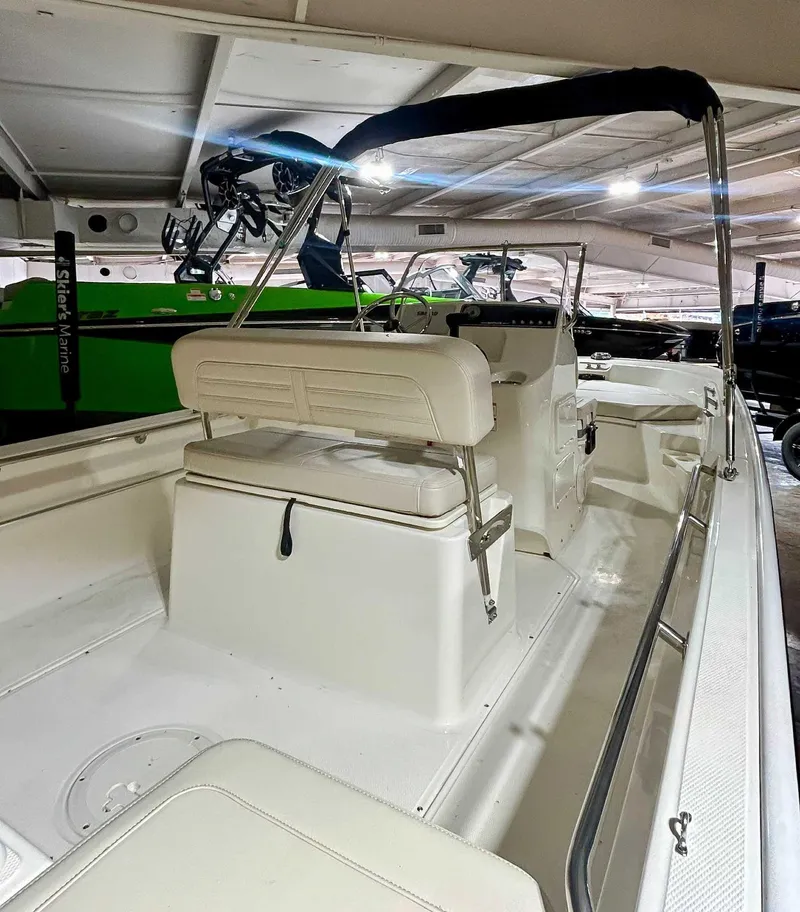 Slide: The Image of Boston Whaler 170 Montauk 2025 - 5