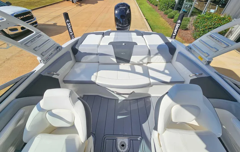 Slide: The Image of Chaparral 21 SSi OB 2025 - 10