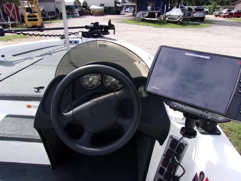 Slide: The Image of 2004 Stratos 275 Pro XL boat dashboard with steering wheel and Humminbird Helix 9 fish finder. - 5