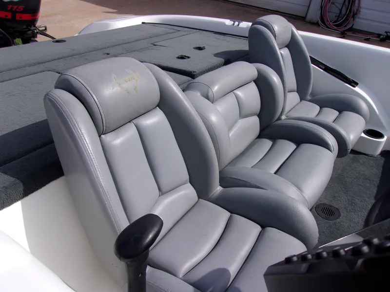 Slide: The Image of 2004 Stratos 275 Pro XL boat interior with gray leather seats and carpeted flooring. - 6