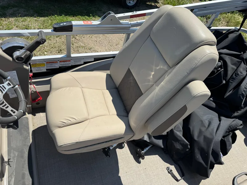 Slide: The Image of 2023 Sun Tracker SportFish 22 DLX boat seat and steering wheel in sunlight. - 10