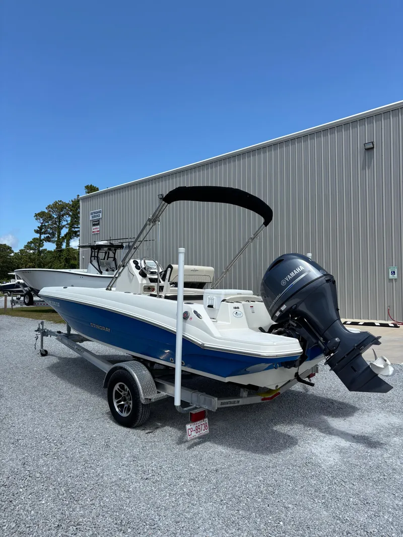 Slide: The Image of Stingray 186 CC 2022 - 10