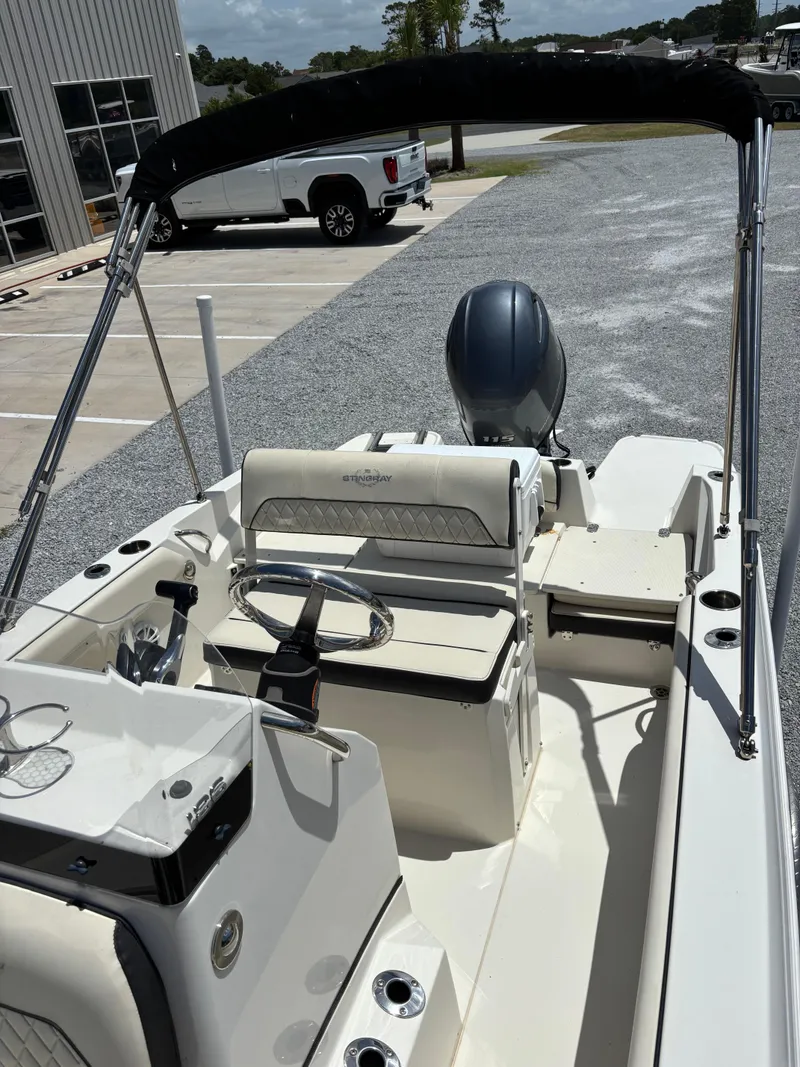 Slide: The Image of Stingray 186 CC 2022 - 16